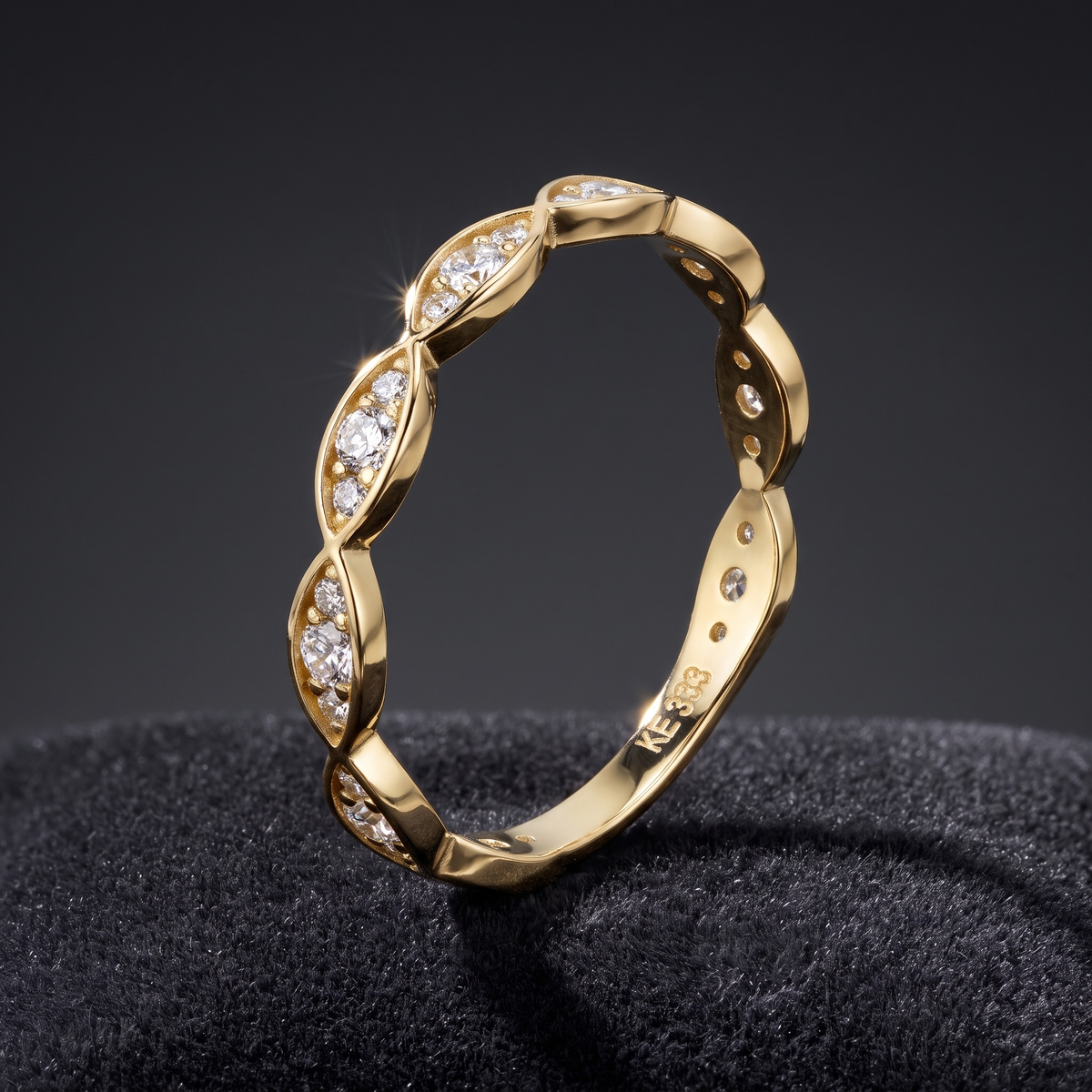 Damenring mit 27 Zirkonia, Gold 333, Freisteller