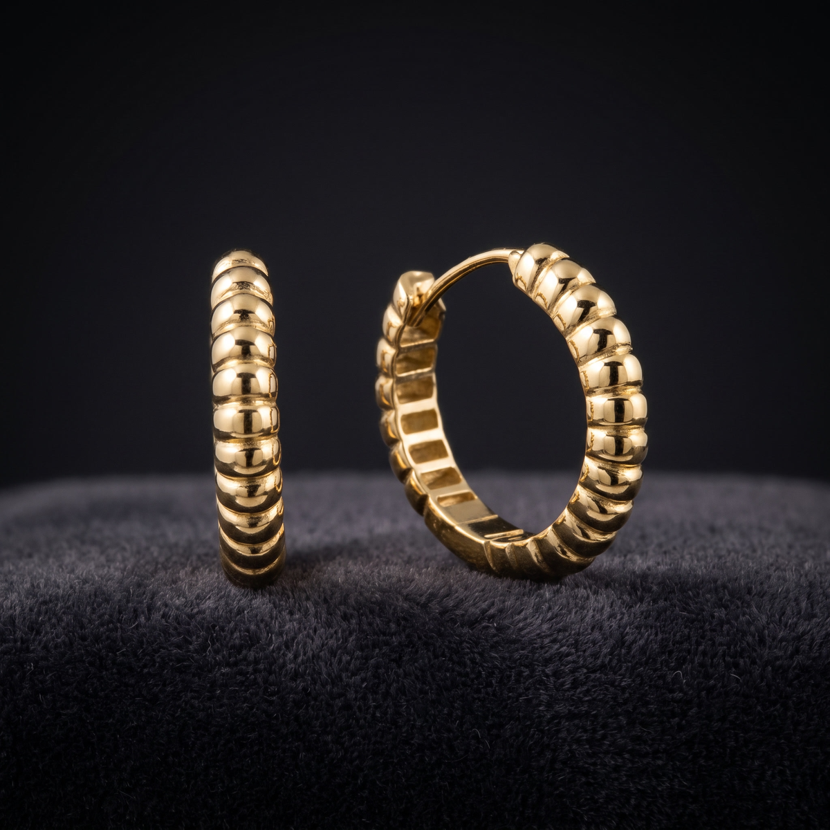 Klappcreolen twisted Gold 585, Freisteller