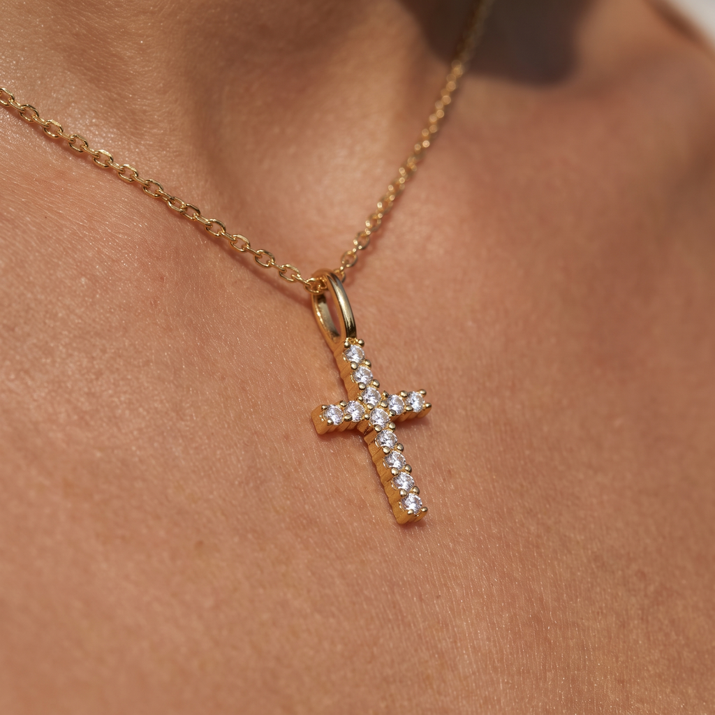 Collier Kreuz Zirkonia Gold 333, getragen