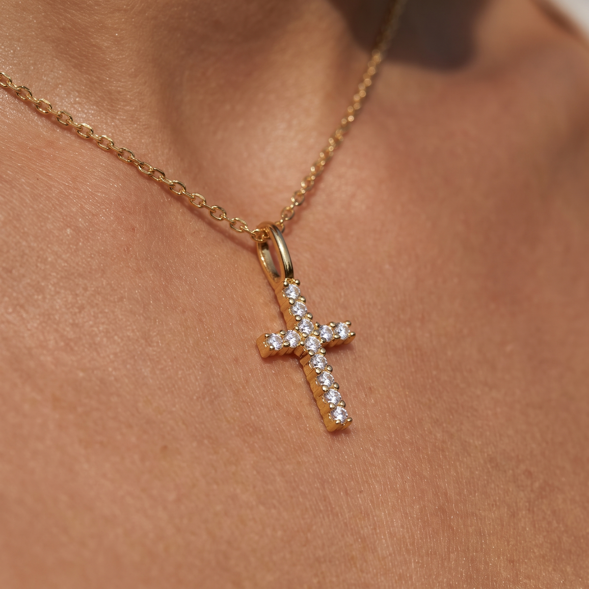 Collier Kreuz Zirkonia Gold 333, getragen