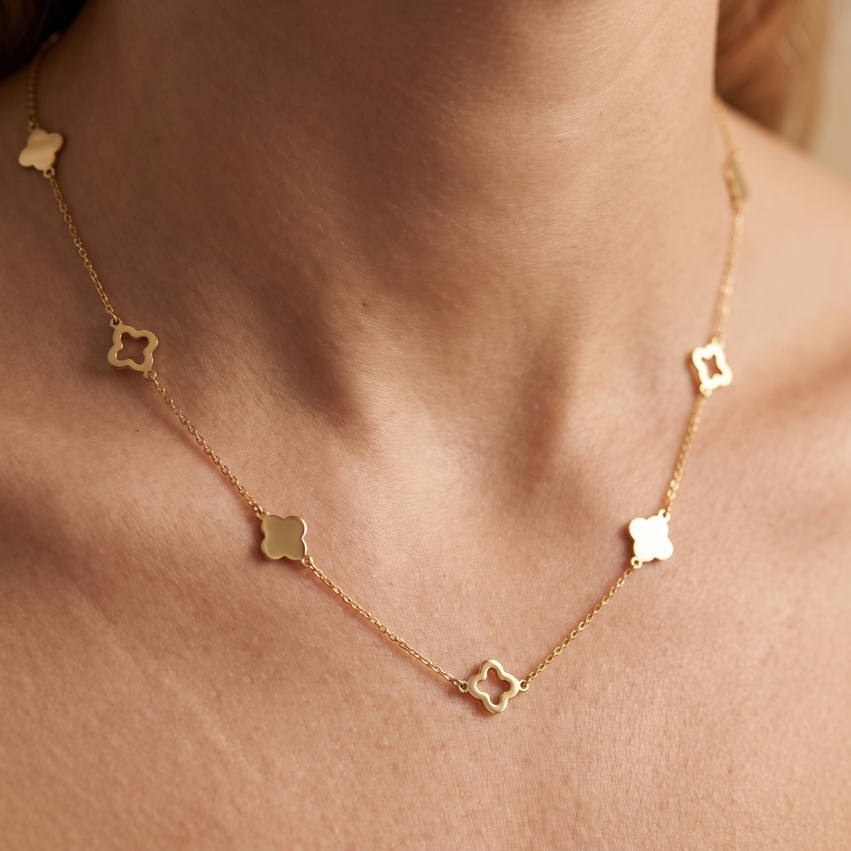 Collier Kleeblätter Gold 333, getragen