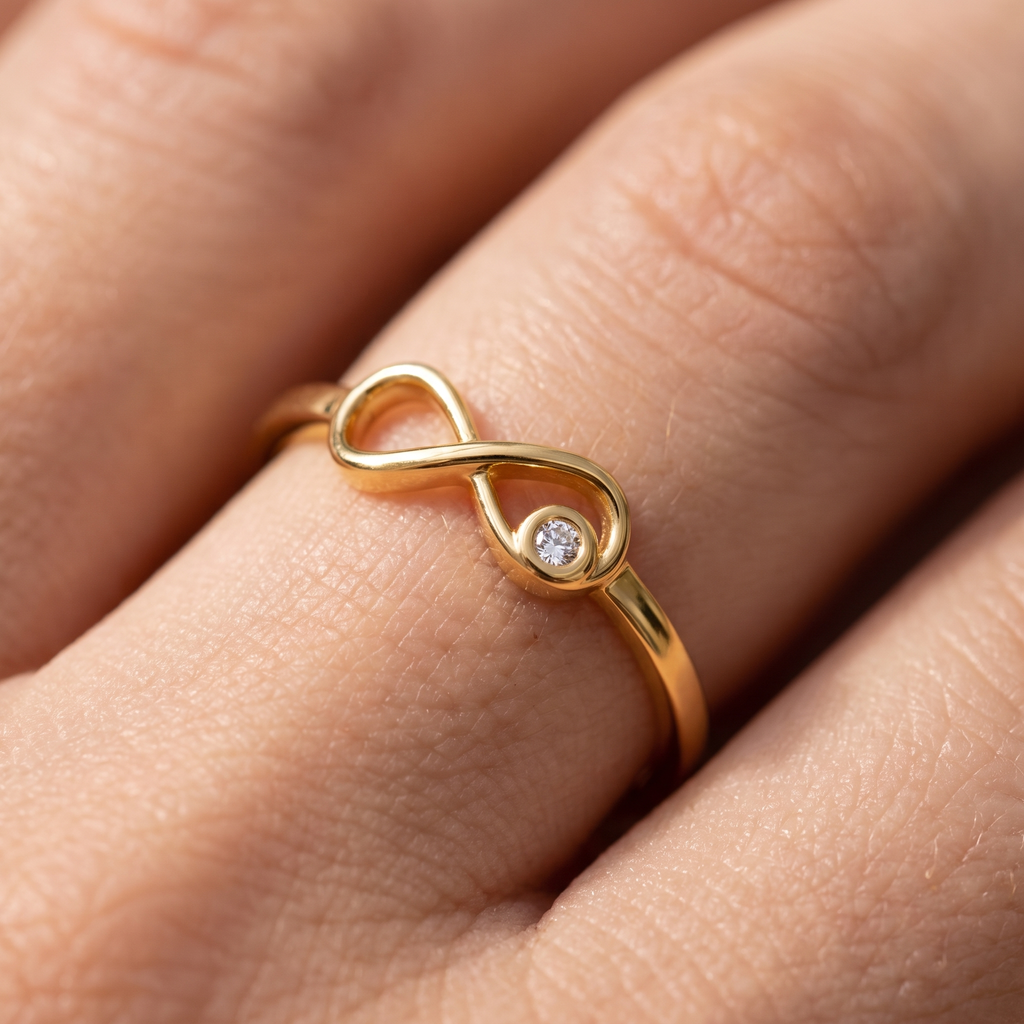 Damenring Endless Zirkonia Gold 585, getragen