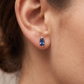 Ohrstecker Zirkonia blau Gold 585, getragen