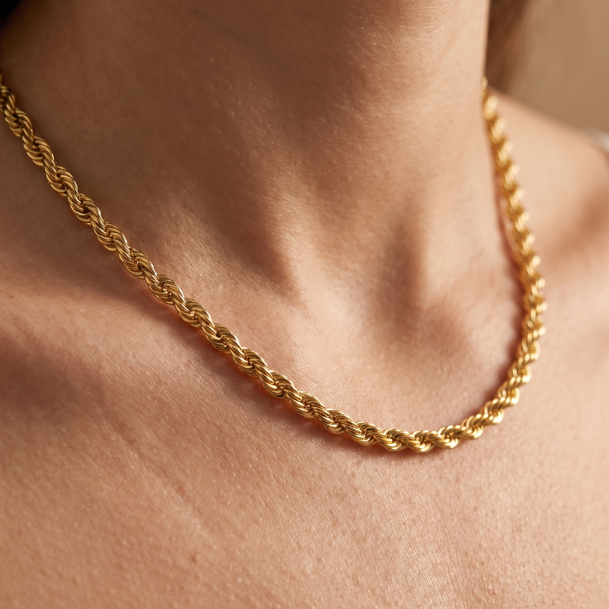Kordelkette massiv Gold 585, getragen